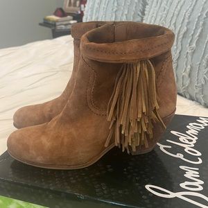 Woman’s Sam Edelman, soft saddle colored, booties!